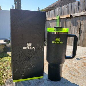 Stanley Stanley The Halloween Quencher H2.0 Flowstate 40oz Web Glow Tumbler NEW